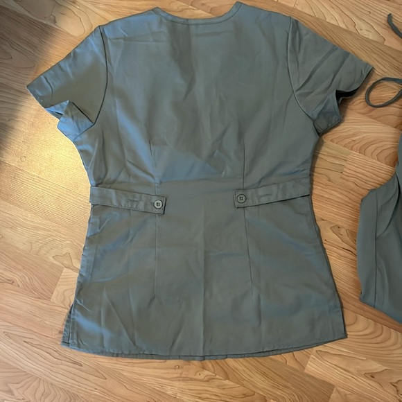 *SET* Greys Anatomy by Barco Scrub Top and Bottom - Picture 5 of 9